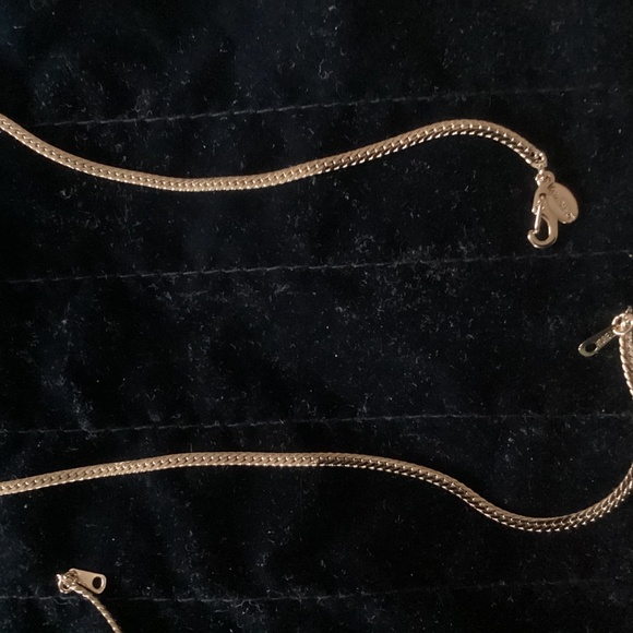 Vintage Gold Tone  Ambassador 7”  Bracelet and 18” Gold Tone Necklace Necklace - Picture 2 of 5